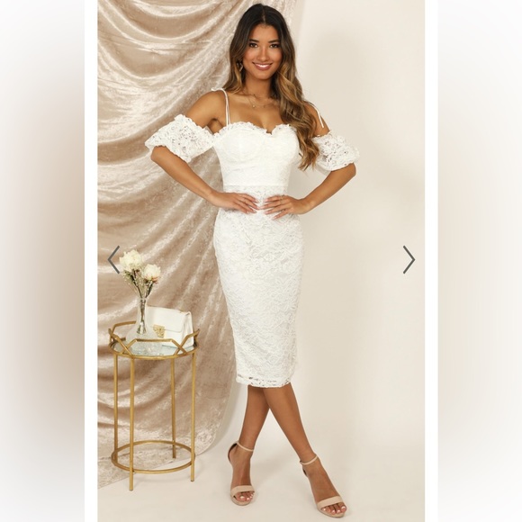THE MAGIC TOUCH DRESS IN WHITE LACE - Picture 3 of 11